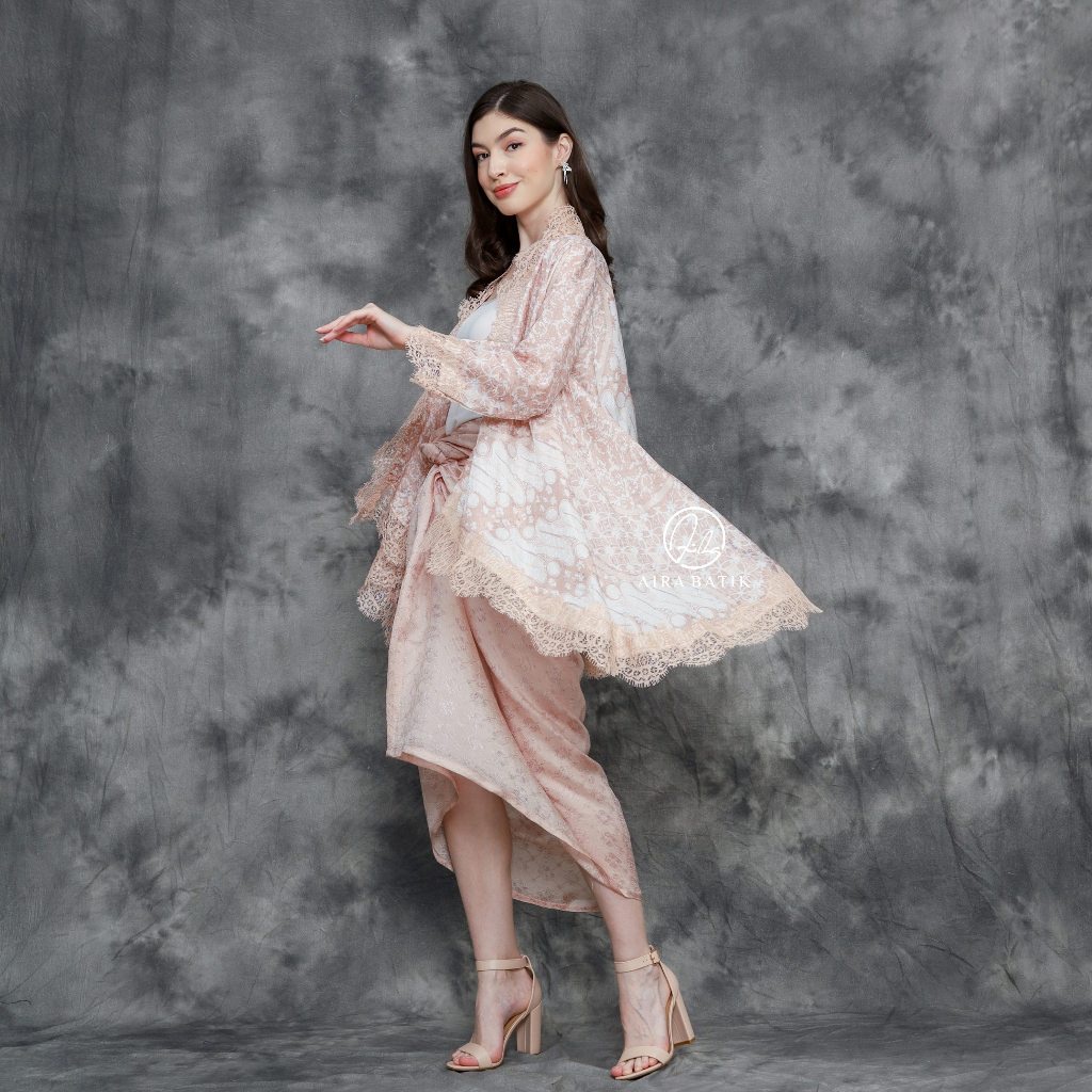 AIRA BATIK_ Melayu Outer Batik Outer Lace Batik Outer Brukat Kutubaru Batik Kebaya Kutubaru Outfit