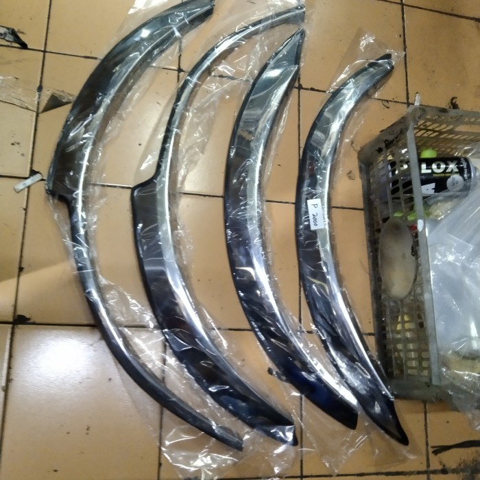 Terbatas Fender Trim List Ban Mobil Isuzu Panther New 2000