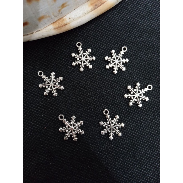 

------] CHARM BANDUL MOTIF SALJU SILVER