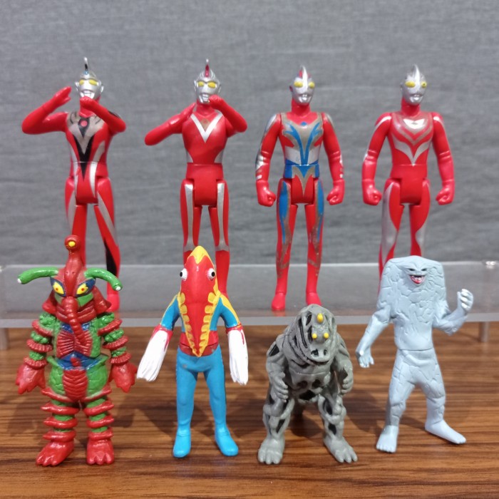 

| MFG | Pajangan Action Figure Ultraman Monster Ultraman set isi 8