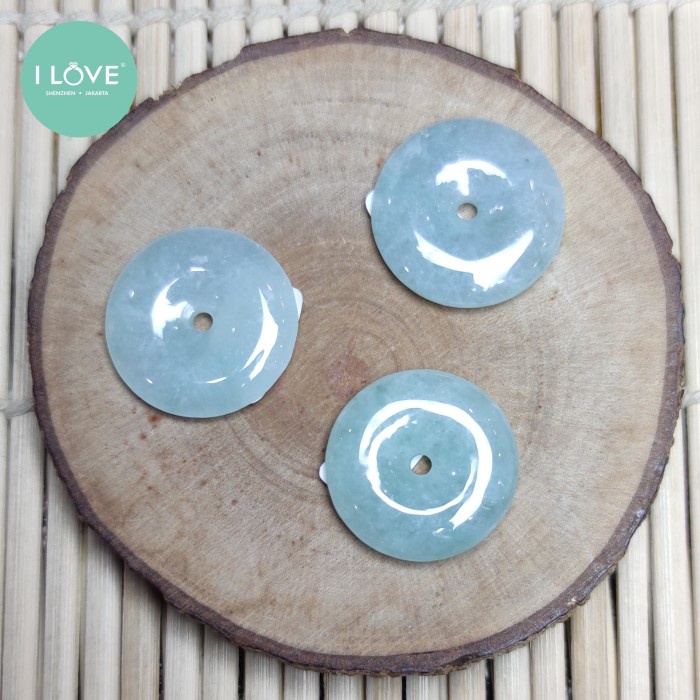 

Terlaris Blueish Green Donut Jade Pendant SALE