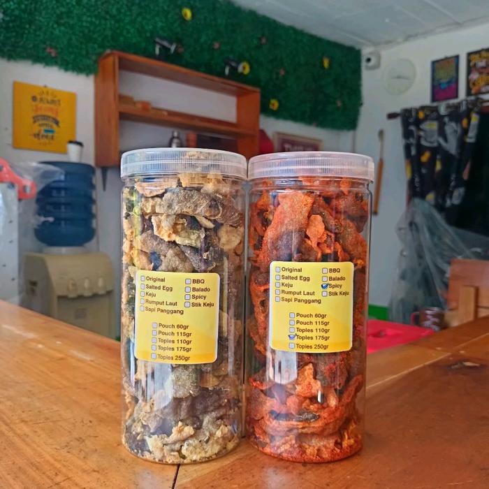 

SALE !!! PAKET HEMAT KERUPUK KULIT IKAN SALMON VARIAN RASA ORIGINAL DAN SPICY TOPLES BESAR 175GR