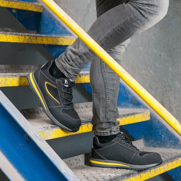 Sepatu Safety Jogger Turbo