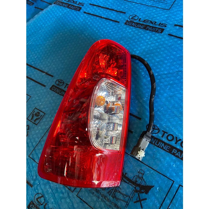 Tws - Stoplamp Lampu Belakang Mobil Isuzu Dmax 2005 2006 Original