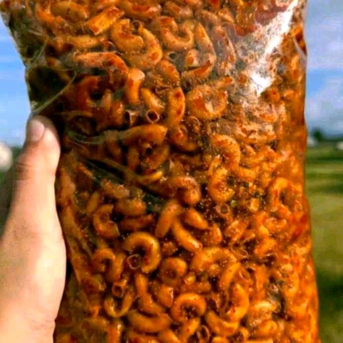 

1kg - Makaroni kriuk original bumbu asin gurih daun jeruk 1kg Food Snack Camilan