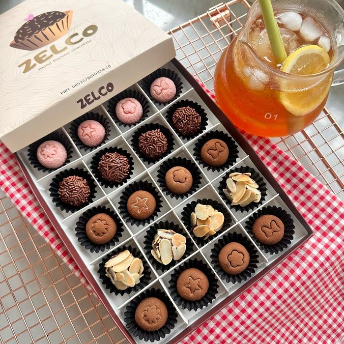 

Zelco - Coklat Ball Cokelat Lembut Mix Ori Strawberry premium Snack Food Makanan