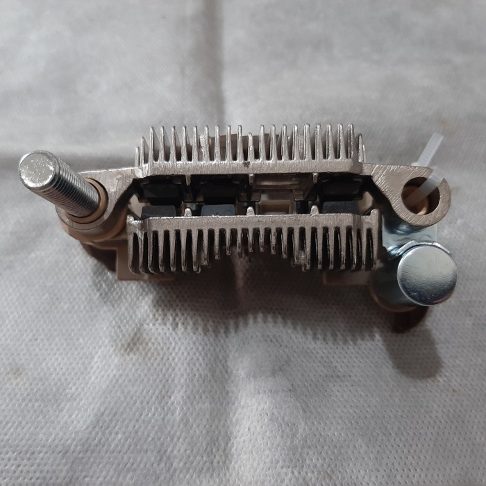 Rectifier alternator / silikon / dioda dinamo ampere nissan terrano