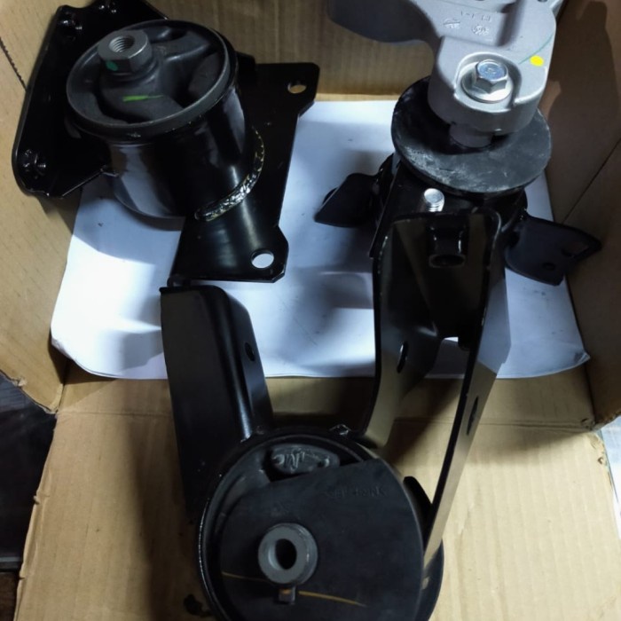 NEW engine mounting set Ertiga orignal