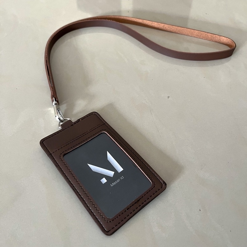 

iK! Name Tag Holder Lanyard Id Card Kulit Sintetis 4 Slot Penyimpanan Kartu Pria Wanita