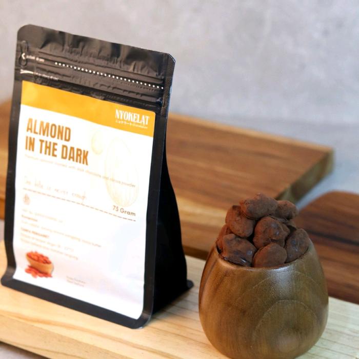 

Cokelat Almond Nyokelat dalam Coklat Hitam Pak Cocoa Food