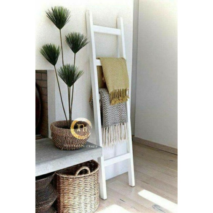 ladder tangga kayu rak pakaian mukena mushola dekorasi minimalis