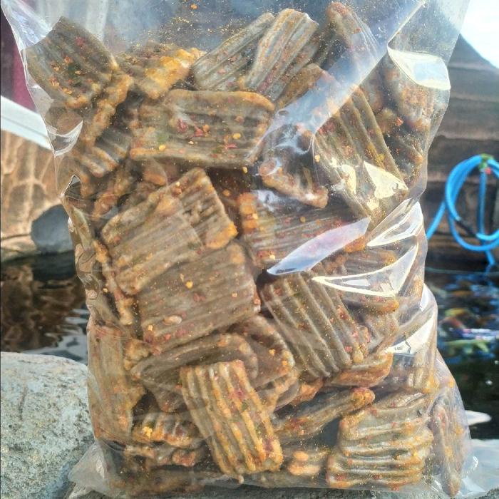 

Kerupuk Jengkol Pedas khas daun jeruk ( 1 kg) Cemilan Kering Food Food Snacks Seblak