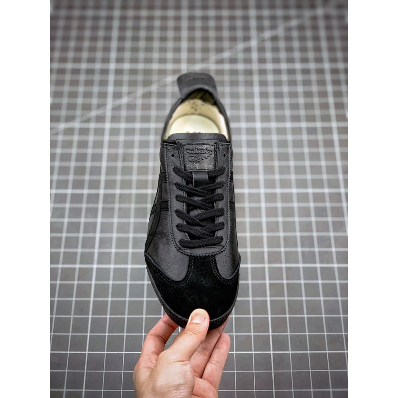 Sepatu Onitsuka Deluxe Triple Black