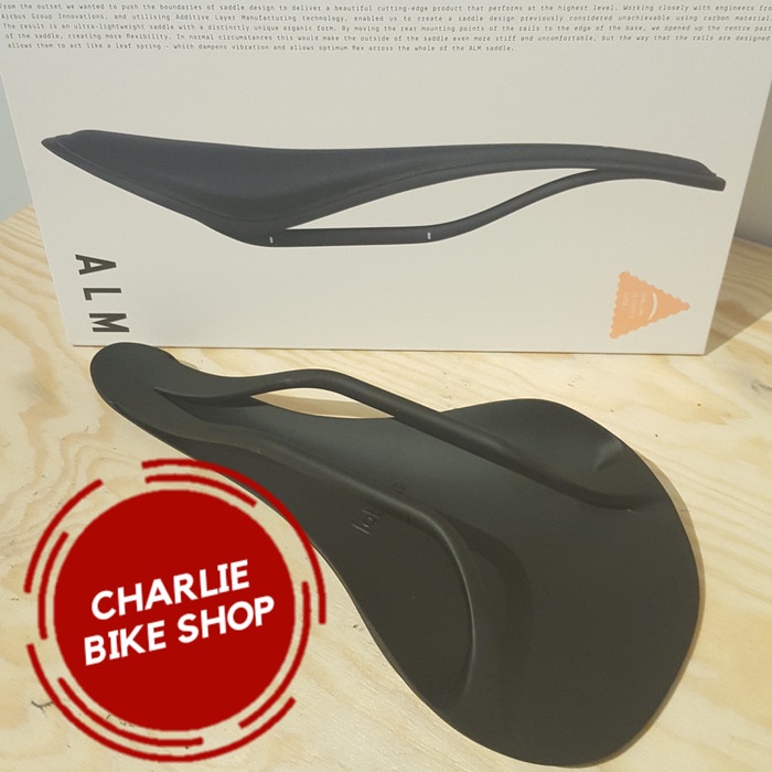 Terbaik Saddle Sadel Fabric Alm Ultimate Shallow 150 Gram