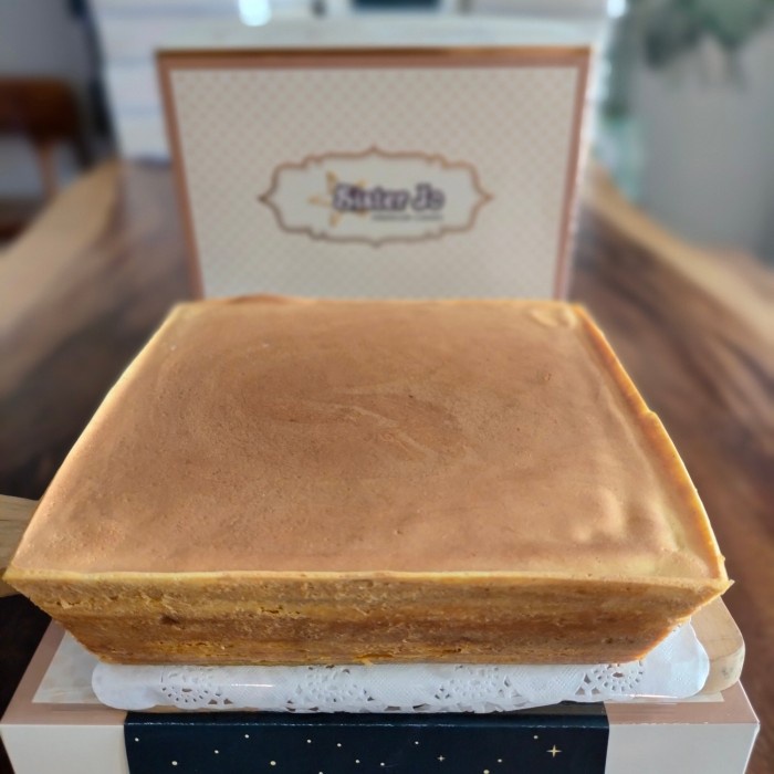 

hampers imlek lapis legit size 20 x 20