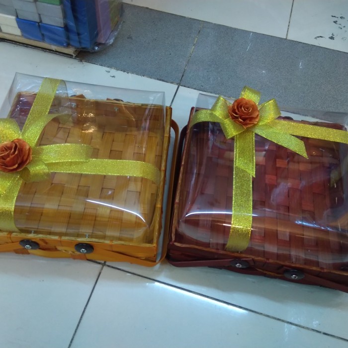 BERMUTU keranjang hantaran bambu/kotak kue 25x25