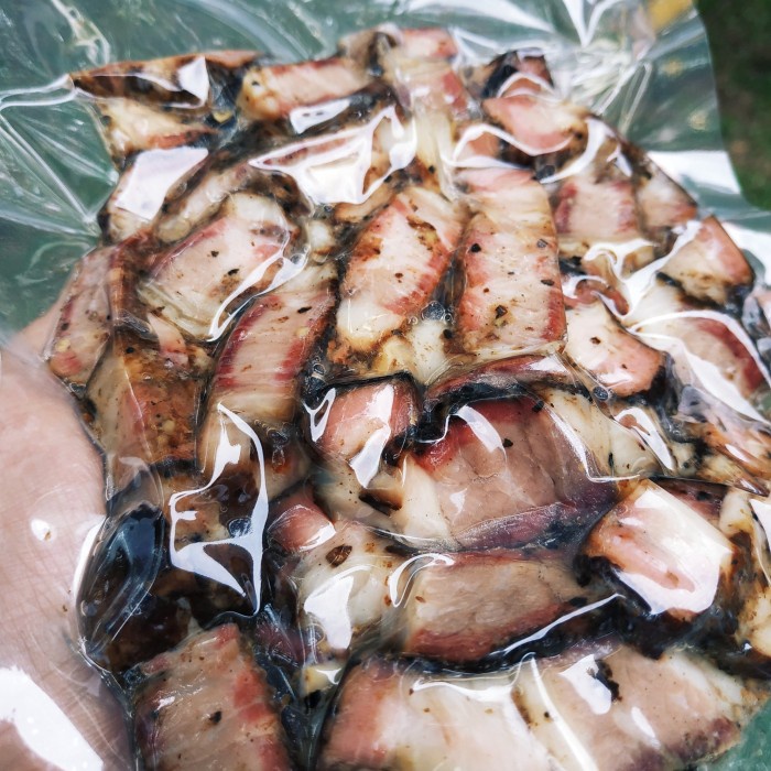 

Sei Sapi Khas Kupang 250Gram Daging Asap Smoked Beef Fresh atau Frozen