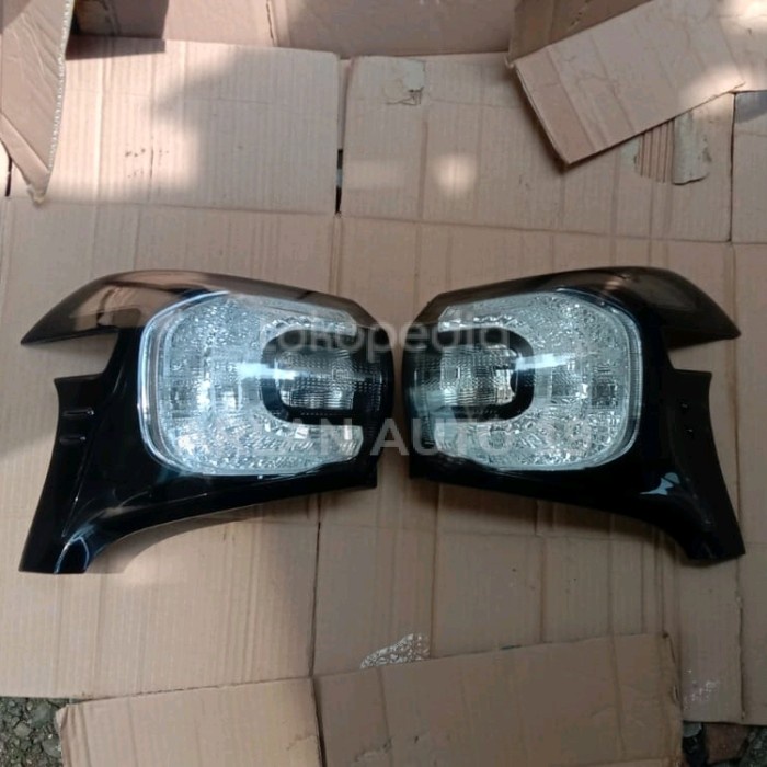 Lampu Belakang,Stoplamp Sienta V Kiri (Bekas)