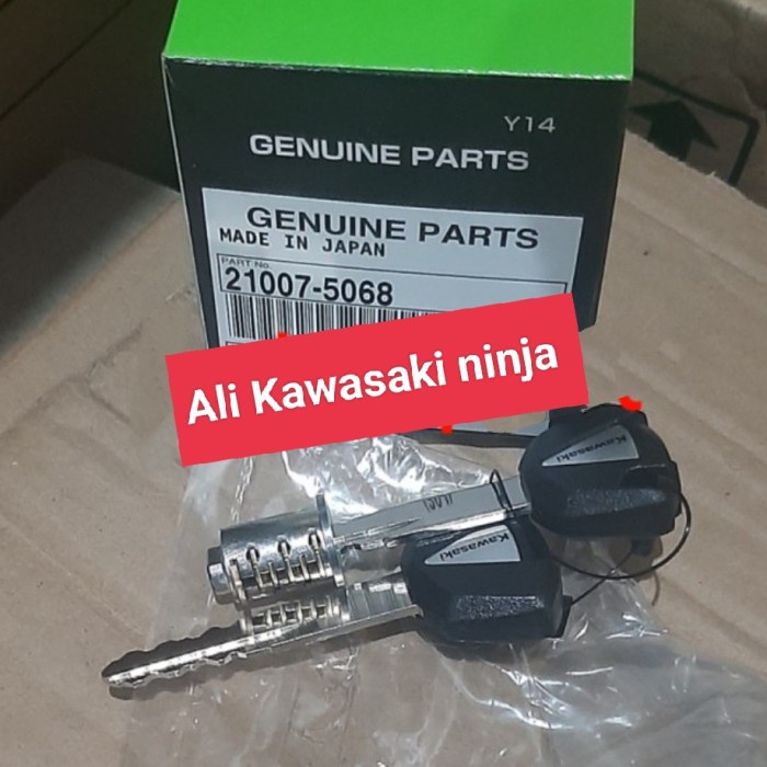 neww TUTUP TENGKI BENSIN & KUNCI TANGKI Z800 Z 800 ORIGINAL