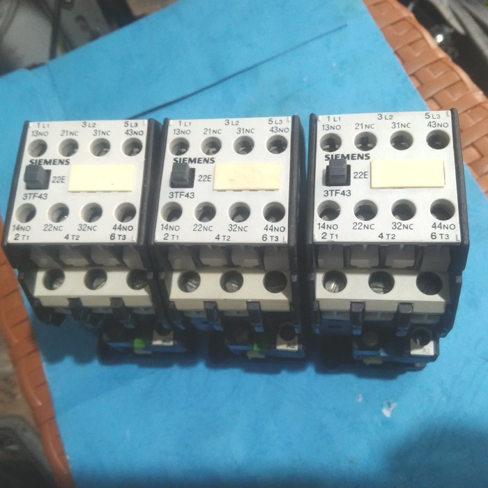 Contactor Kontaktor Siemens 3Tf43 22E 220V 30A.