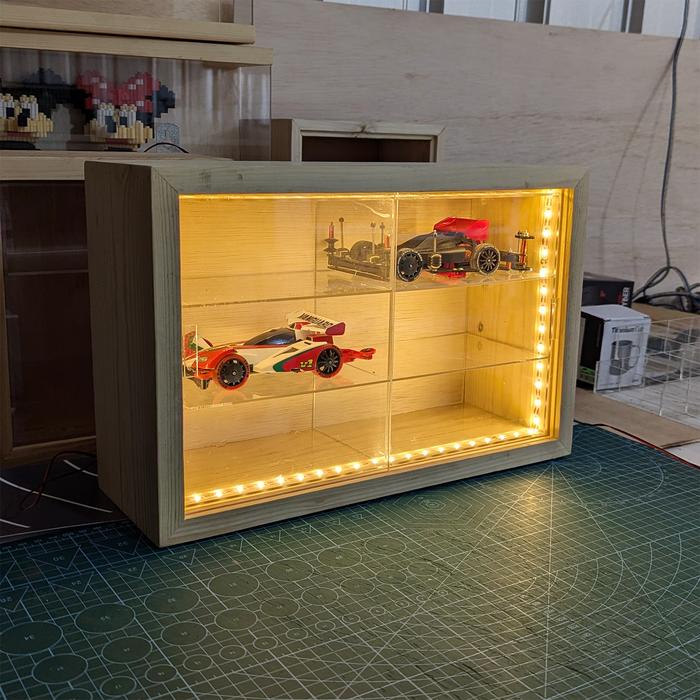 

MURAH Rak Display TAMIYA isi 6 pcs Akrilik kombinasi kayu jati belanda