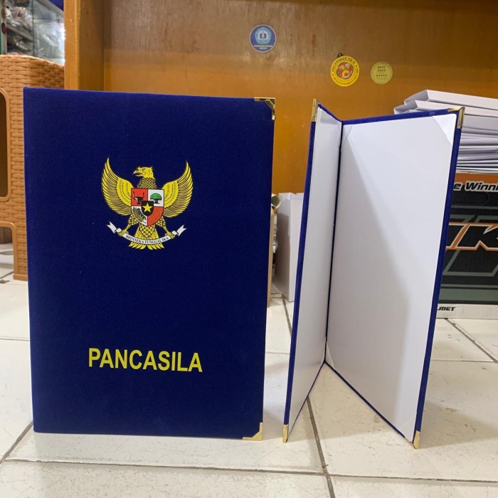 

BARANG TERLARIS map sekolah map beludru kantor map upacara bendera 1set full