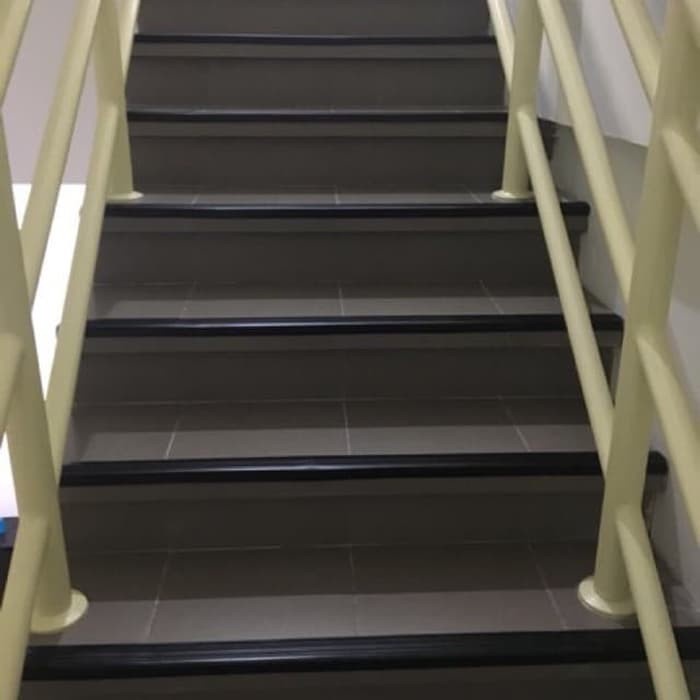 Stepnosing Karet Tangga Anti Slip Tangga