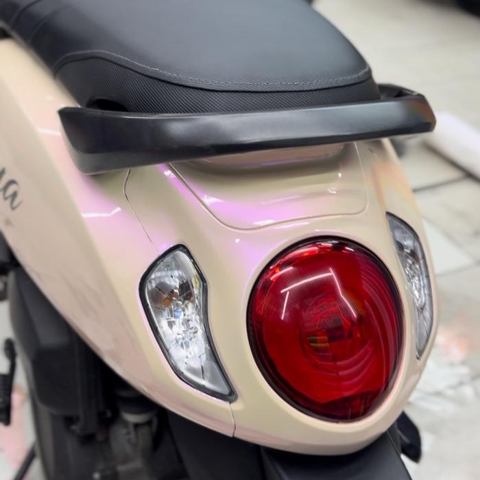 

pintar- Sticker skotlet motor mobil cream lembayung pink lebar 50x50cm Car