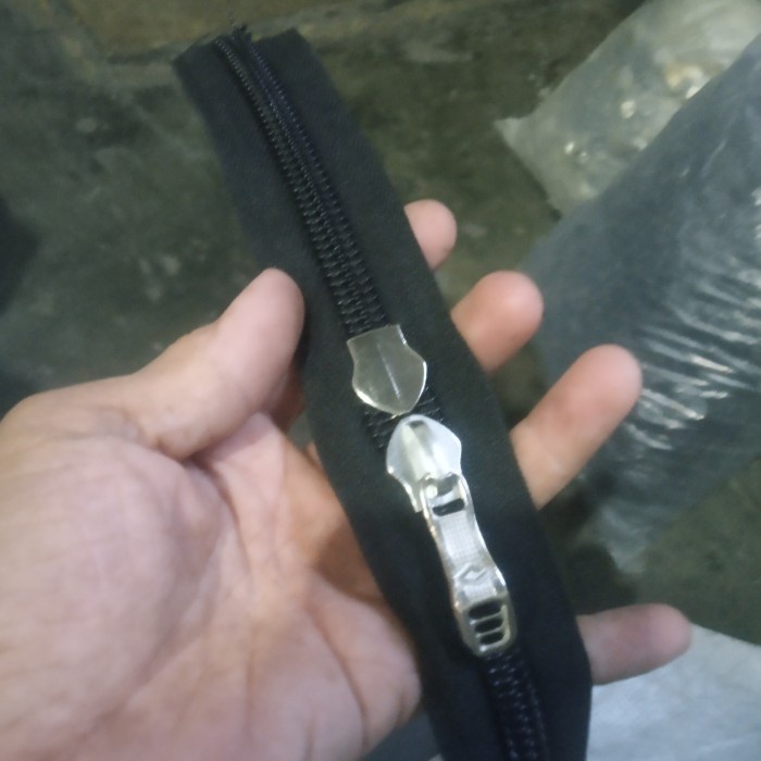 

Resleting Tenda besar ukuran no.10 dapat daun resleting + kepala 4 pcs