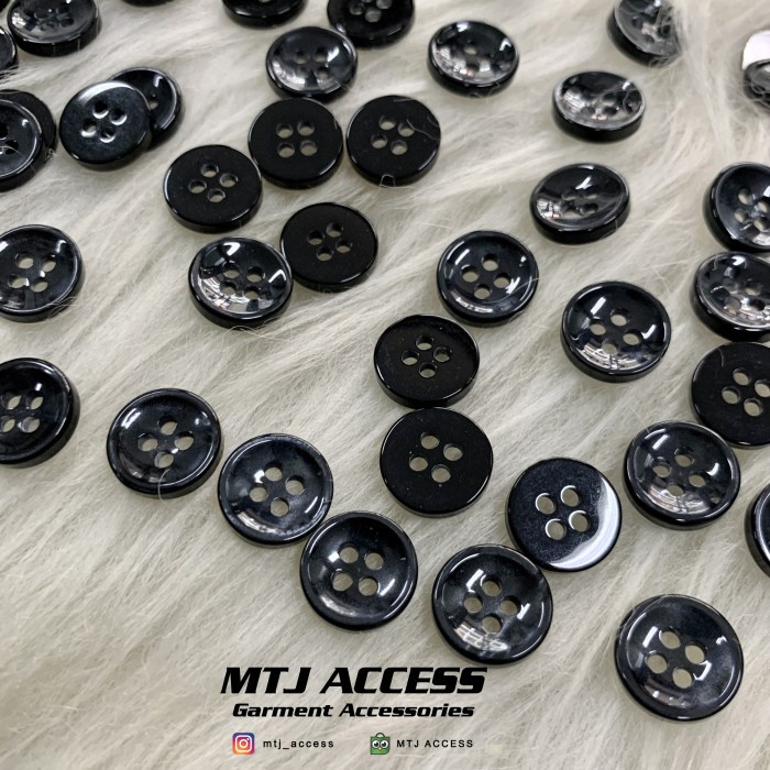 

Kancing Kemeja 144 pcs Ukuran 18 (1,15 cm) Hitam Cekung