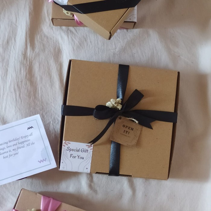 

party- HAMPERS SNACK BOX MERAH / KADO ULANG TAHUN / WISUDA/ MURAH/ GRADUATION