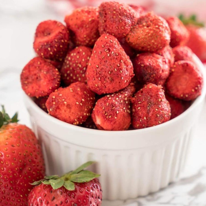 

NAKOCI Freeze Dried Strawberry - Snack Buah Kering Stroberi Premium 50gram
