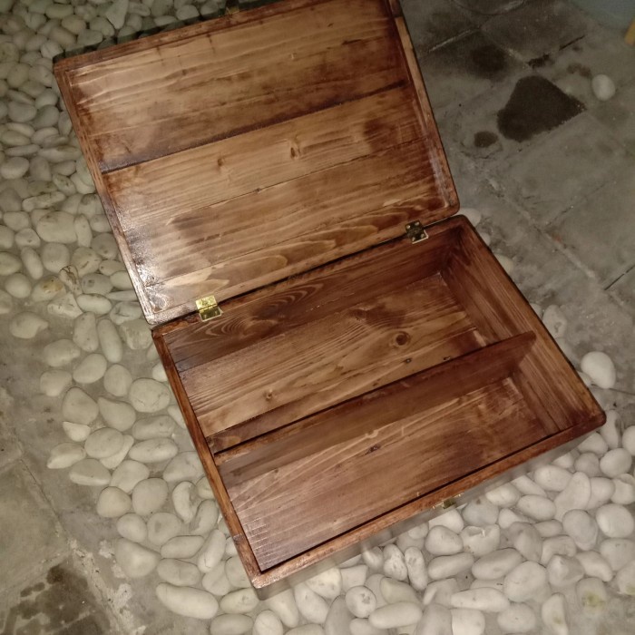 

TERLARIS Kotak Kayu Jati Belanda/ Wooden Box dengan sekat