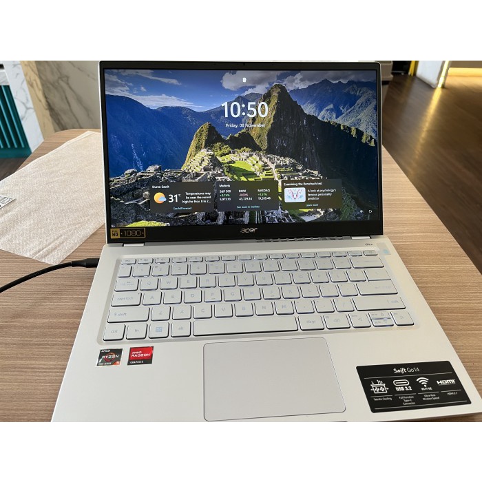 Laptop Premium Acer Swift Go 14 Bekas Like New *