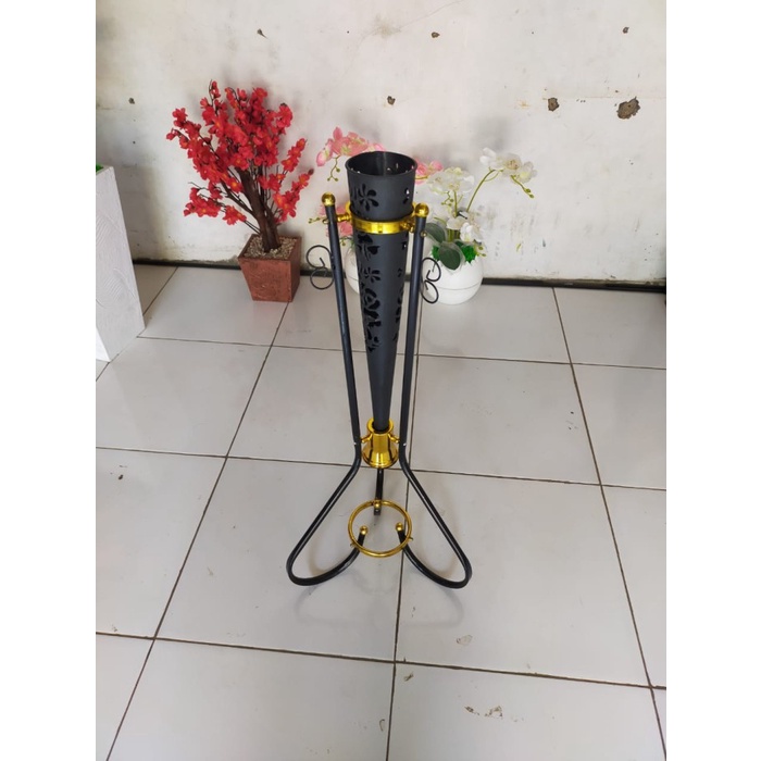 siapkirim- Pot Kerucut besi/Pot stending besi/Kusus bunga plastik /pot corong