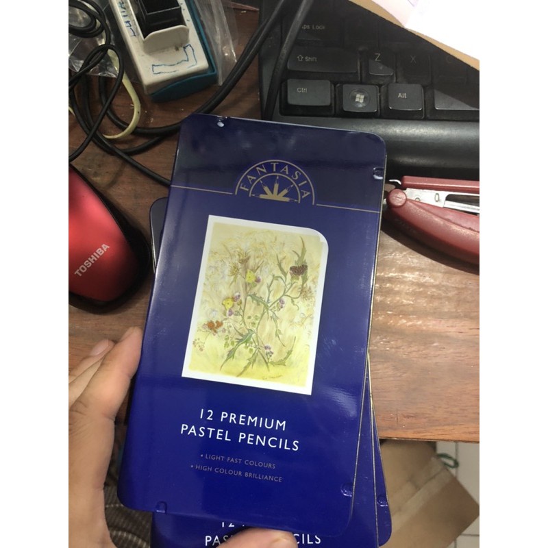 

IK! pensil warna premium pastel fantasia 12 warna kaleng