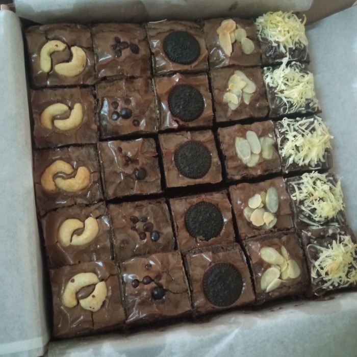 

fudgy brownies shiny,camilan keluarga enak.cokelat kue