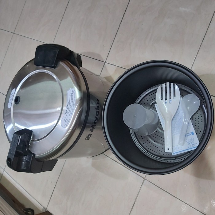 MAJIC COM 5 LITER MIYAKO PENANAK NASI MCM