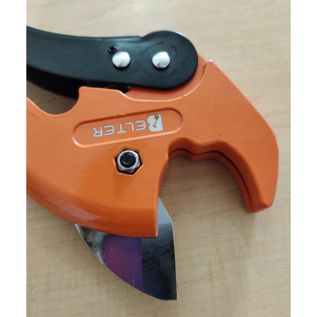 

KUAT KOKOH BELTER Gunting Pipa PVC Pipe Cutter 42mm Gunting Paralon Dw05