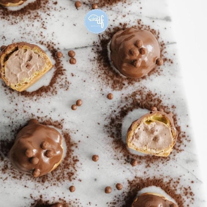 

NewZbgt- Milk chocolate crunch choux