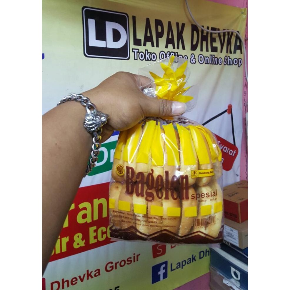 

NewZbgt- Roti Kering Bagelen Spesial Khas Bandung Raya Saluyu