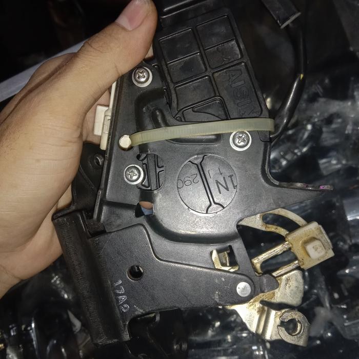 Ready Door Lock bagasi Innova Fortuner original