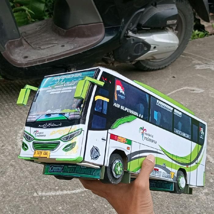 terbaru  papercraft bus dewi sri "samada & friend" skala 20 ready