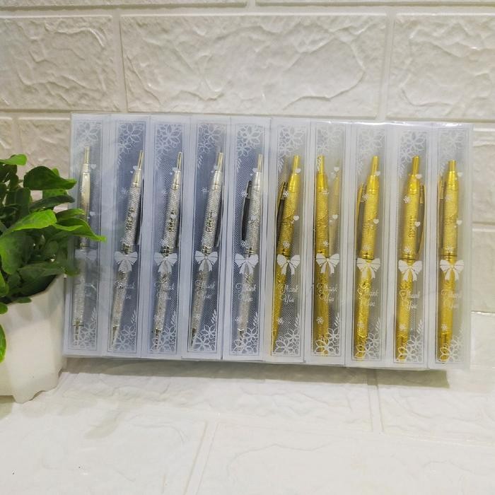

ID ISI 100 PCS SOUVENIR PULPEN EMAS SILVER KEMAS MIKA MOTIF SOUVENIR MURAH BERMANFAAT SOUVENIR