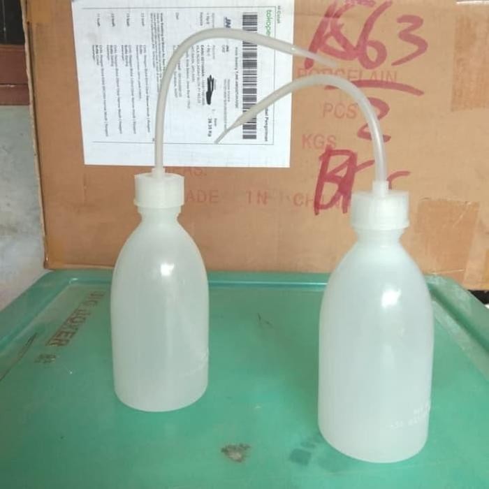 BOTOL SEMPROT / WASHING BOTTLE / BOTOL AQUADEST. 500 ML. MATERIAL PP