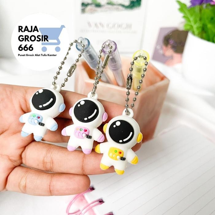 

ID PULPEN GANTUNGAN MAINAN ASTRONOT ASTRONAUT 4/12 PCS PENA PEN ALAT SEKOLAH AESTHETIC