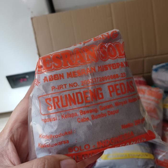 

PastikanDikirimLgsg- serundeng pedas mesran solo