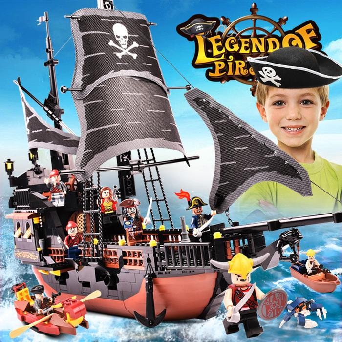 TERBARU 652 PCS Bricks Kapal Bajak Laut Pirate Ship Termasuk 5 Anggota Kru