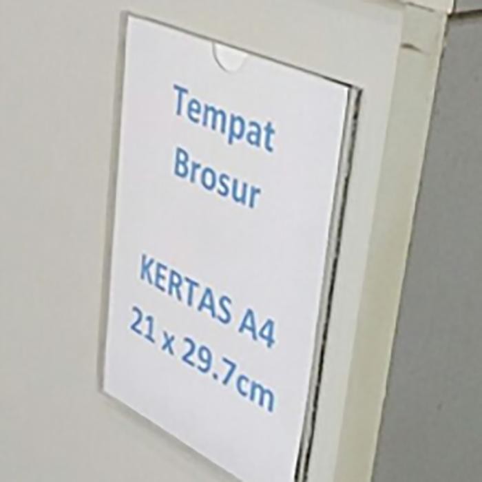 

display akrilik / brosur A4 dinding ( 21 x 29,7 cm )