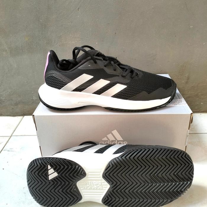 sepatu tenis Adidas Court jam Control M GW4225